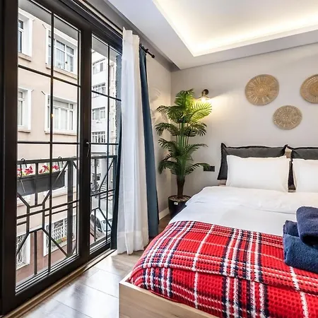 Artistically Designed 1br Flat With Ac In Cihangir