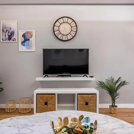 Lägenhet Artistically Designed 1br Flat With Ac In Cihangir *