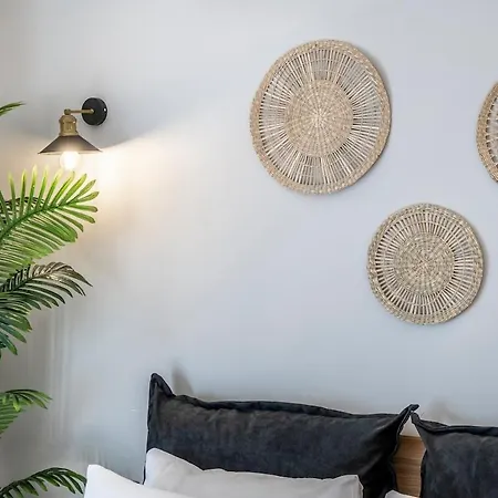 Artistically Designed 1br Flat With Ac In Cihangir